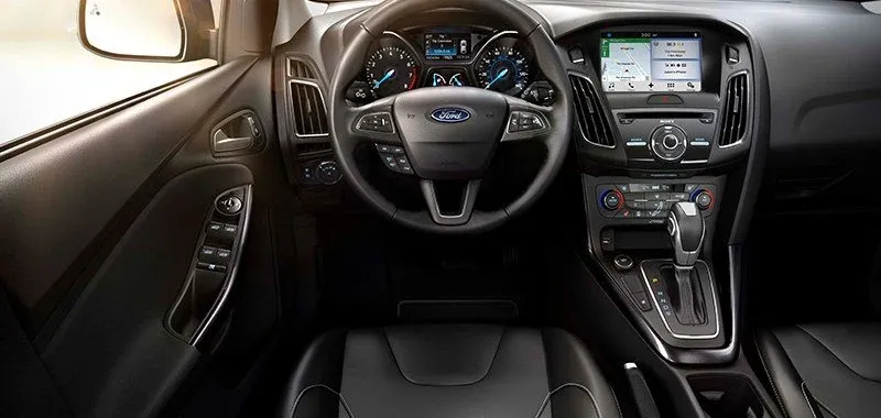 Ford Focus, xe compact, thiết kế hiện đại, nội thất tiện nghi, vận hành mạnh mẽ, tiết kiệm nhiên liệu, an toàn, thuê xe tự lái, BonbonCar