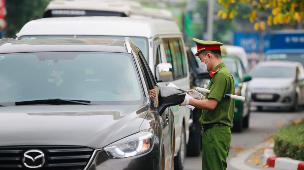 công an dừng xe, quyền dừng xe của công an, kiểm tra hành chính, kiểm soát giao thông, thuê xe tự lái, BonbonCar