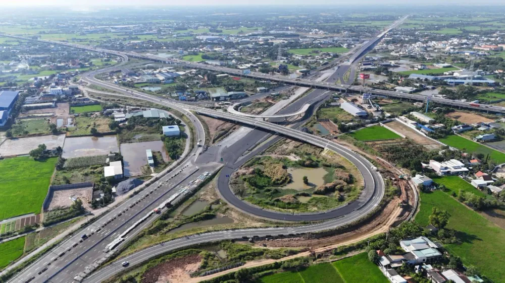 Nút giao nối ba cao tốc phía Tây TP.HCM sắp thông xe 19/12