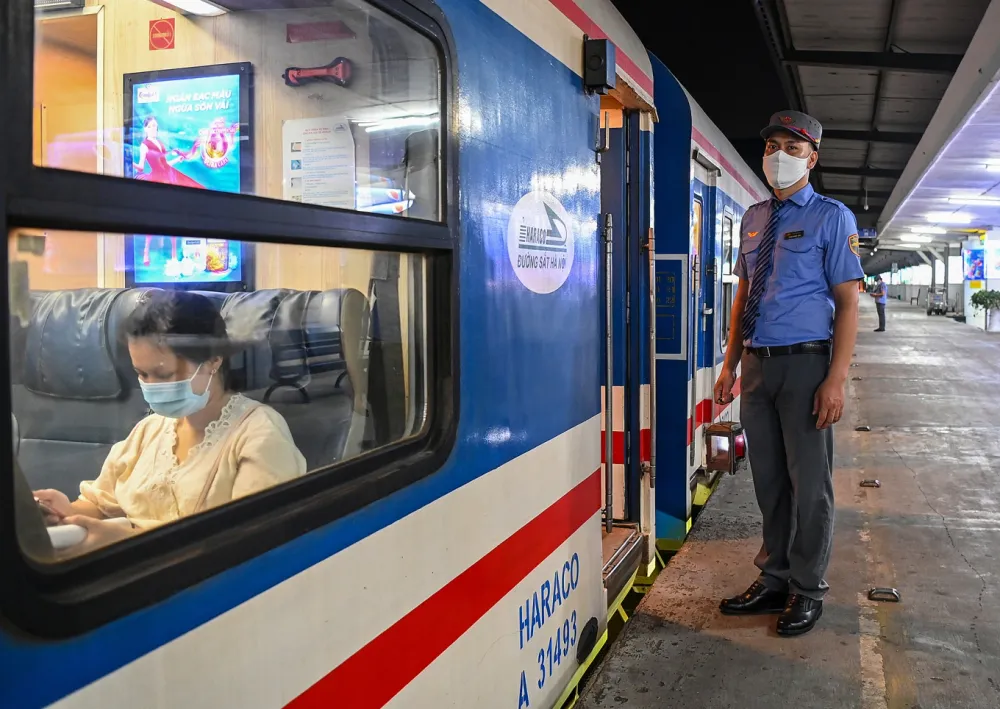 Vé tàu giảm 3% khi xăng dầu giảm, áp dụng từ 13/3