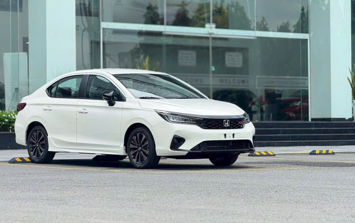 Xe 5 Chỗ Chở Được Bao Nhiêu Người, Có Tính Trẻ Em Không? Mức Phạt Chở Quá Số Người Mới Nhất 2025