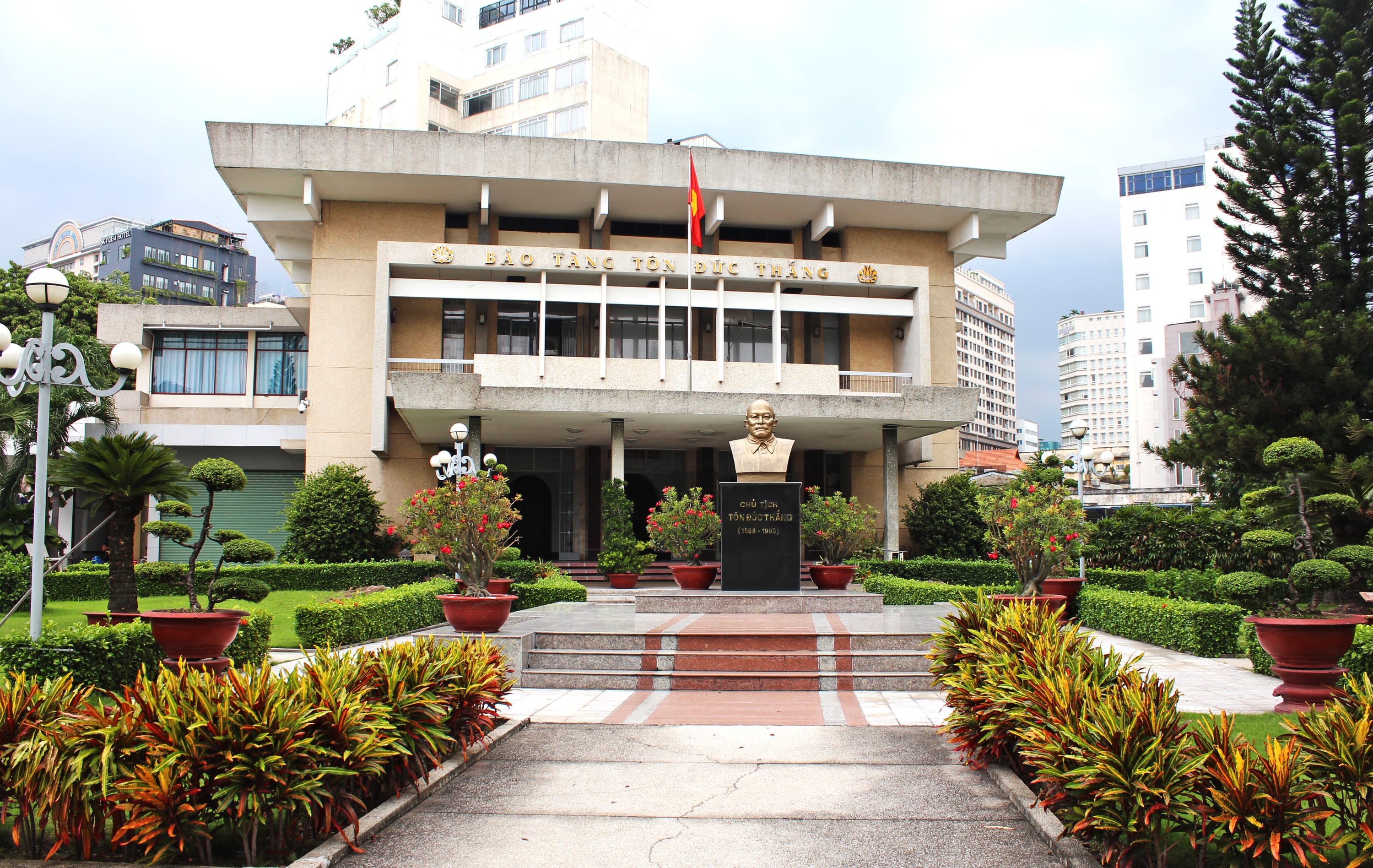 Giá Vé Bảo tàng Tôn Đức Thắng TP.HCM: Lịch Sử, Giá vé Quy Định, Kinh Nghiệm Tham Quan 2025