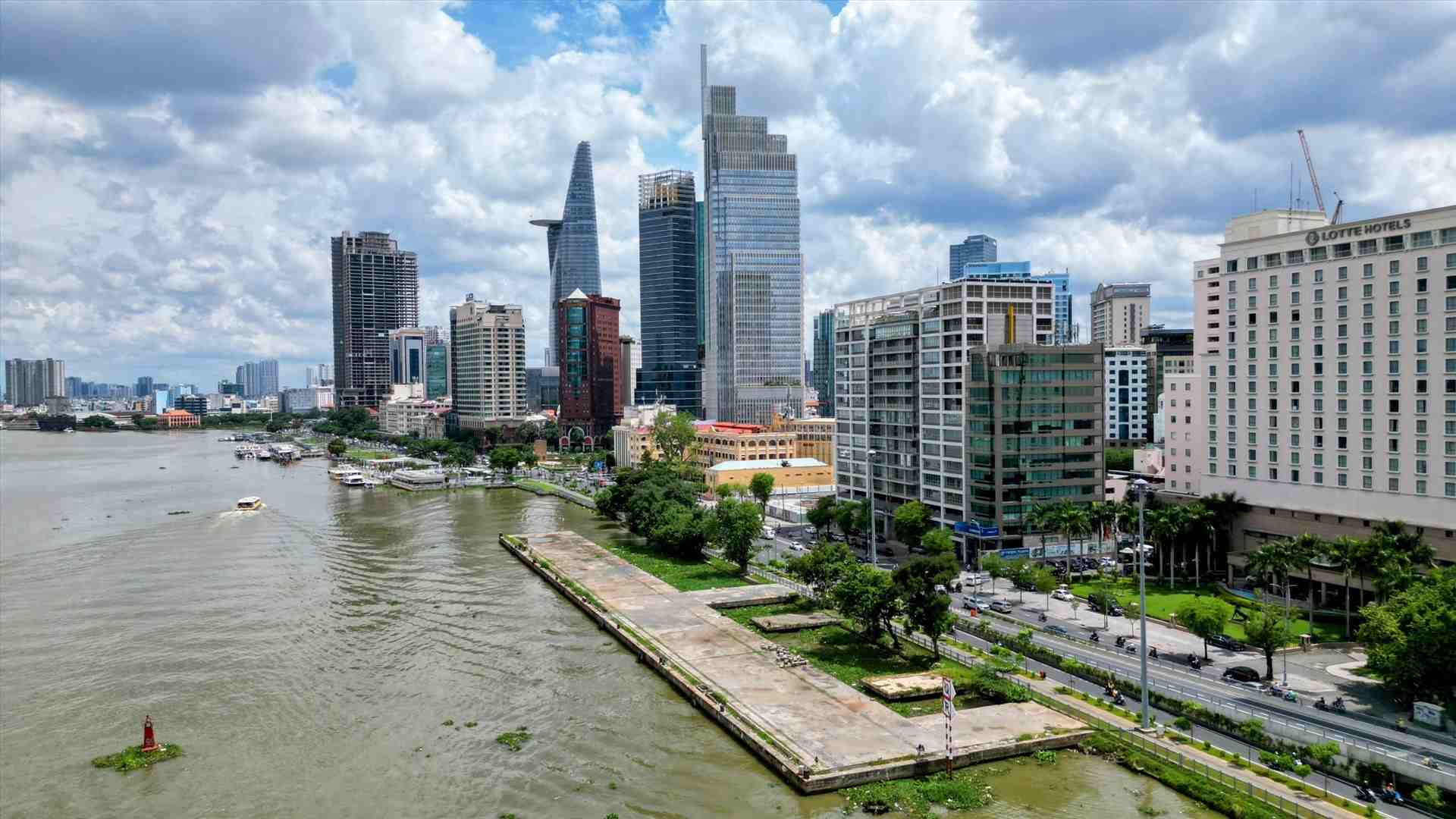 TP HCM xây hai cầu đi bộ nối phố Nguyễn Huệ với bến Bạch Đằng