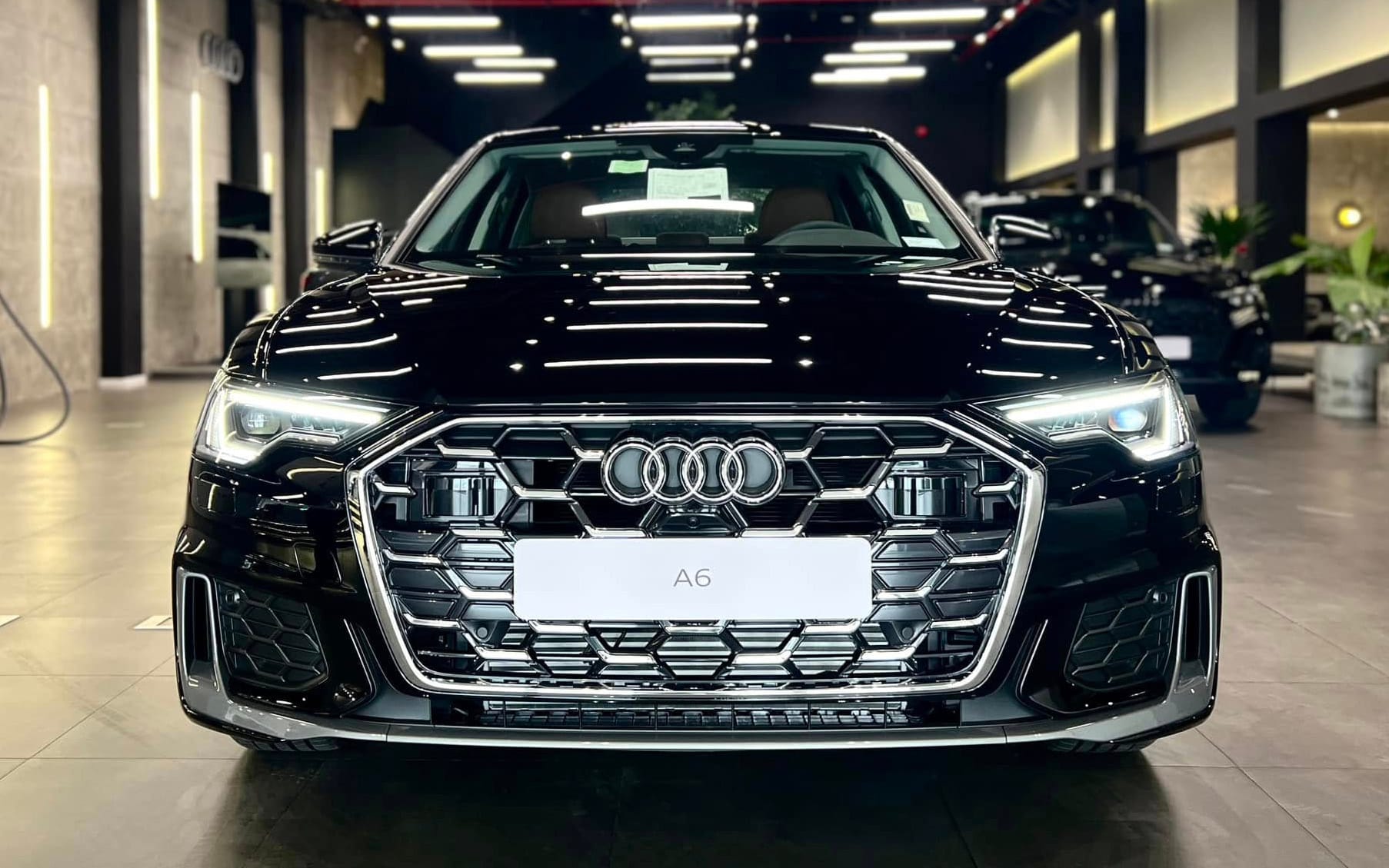 Audi A6 2025 Ra Mắt Việt Nam: Giá Lăn Bánh & Hình Ảnh Chi Tiết