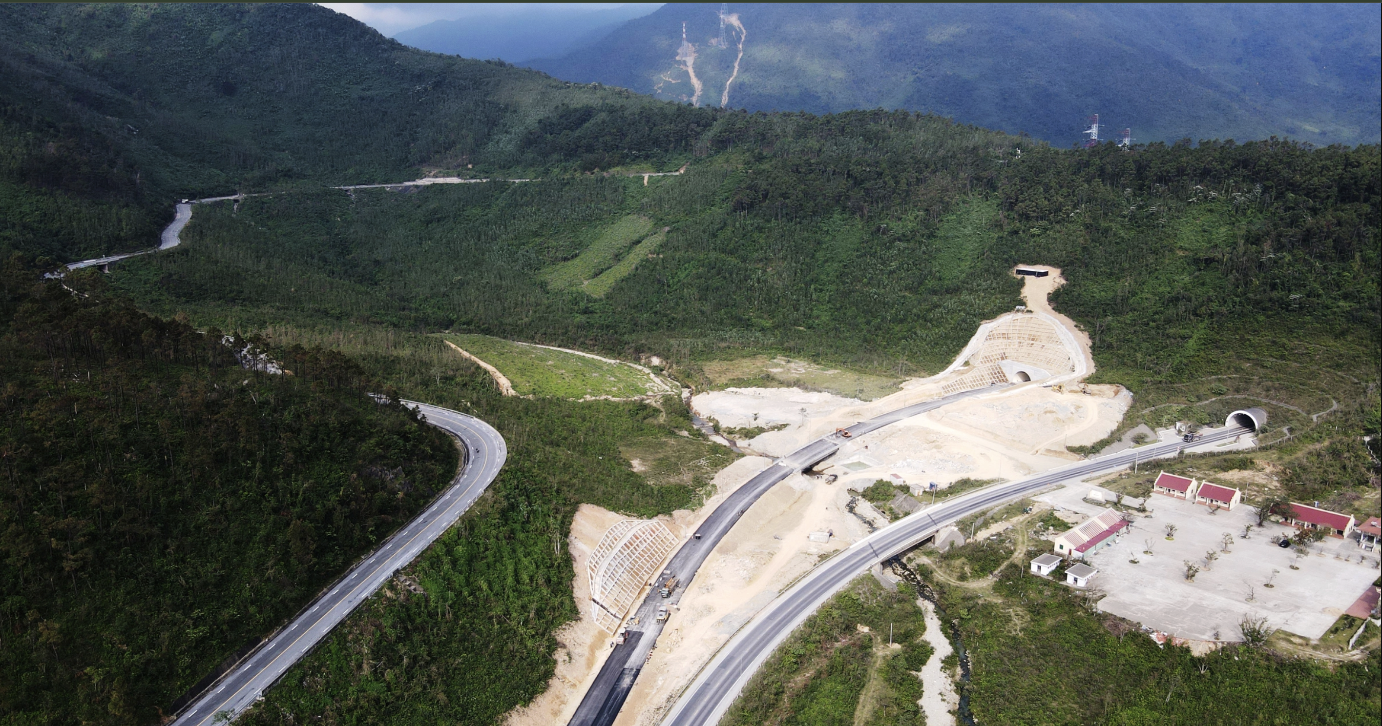 Hầm Đèo Ngang mở rộng sẵn sàng thông xe ngày 25/1